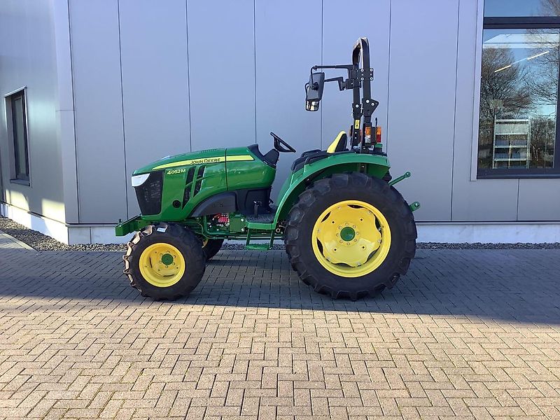 John Deere 4052M