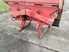 Lucas Sonstige Futterverteiler Spezialfutterverteiler von Rauch mit 2 Dosierwellen zur Exakten Zuteilung Austrag rechts &links möglich im Dreipunktanbau  1100 Liter Behälter Stahlblech Fischteichdosierer Kraftfutterverteiler für Mastschweine Sauenfütterung