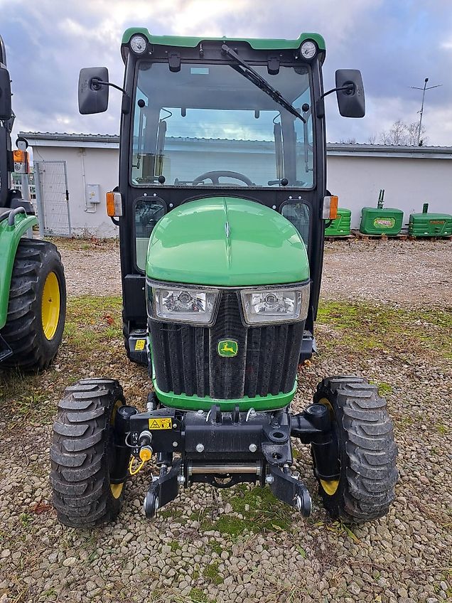John Deere 2032R