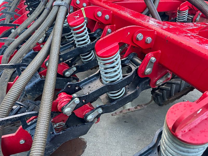 SUMO DD4 Seed Drill c/w Front Tank