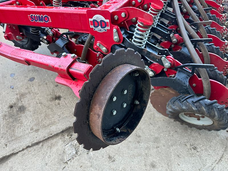 SUMO DD4 Seed Drill c/w Front Tank