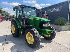 John Deere 5820