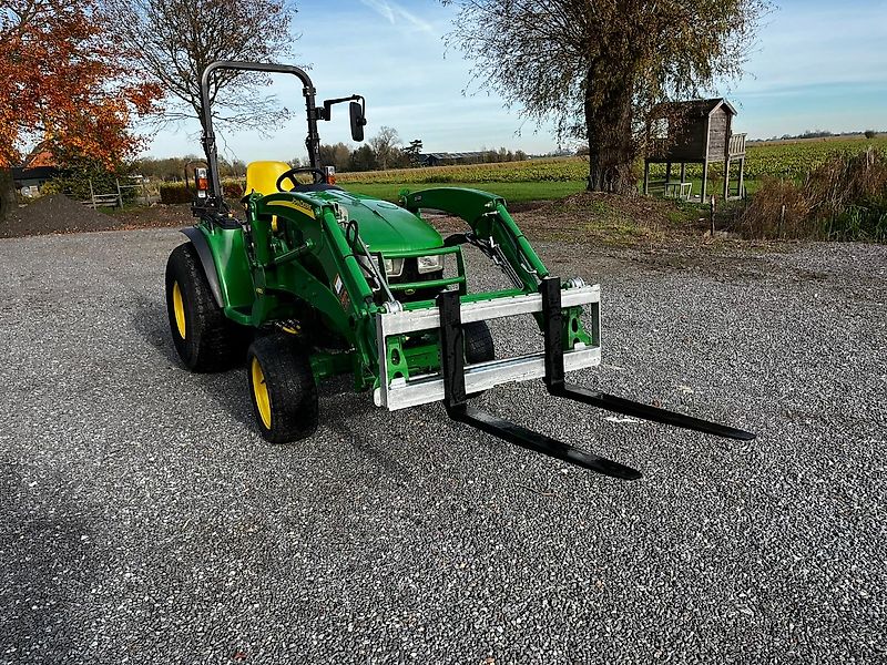 John Deere 3045r