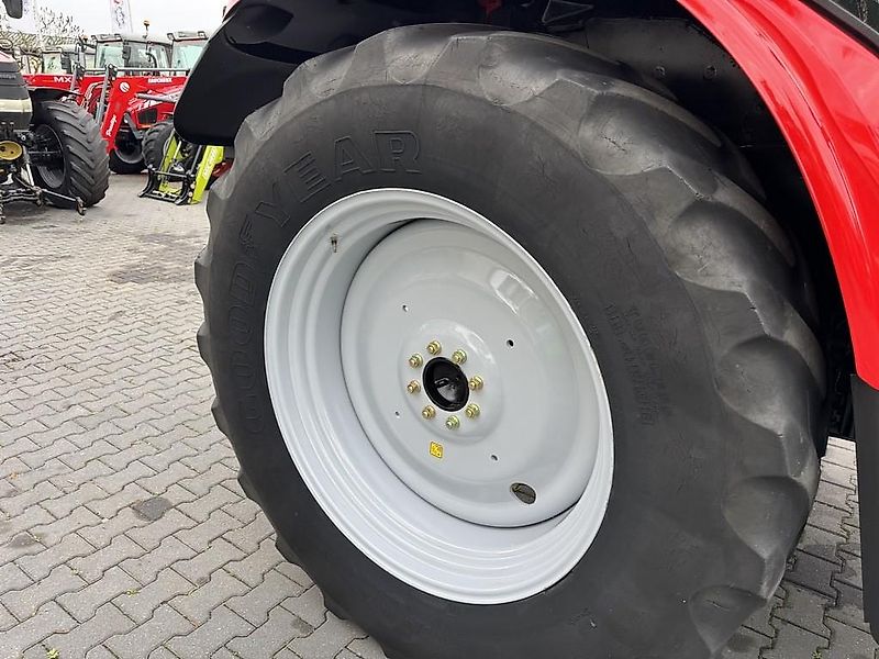 Massey Ferguson 5470 Dyna-4