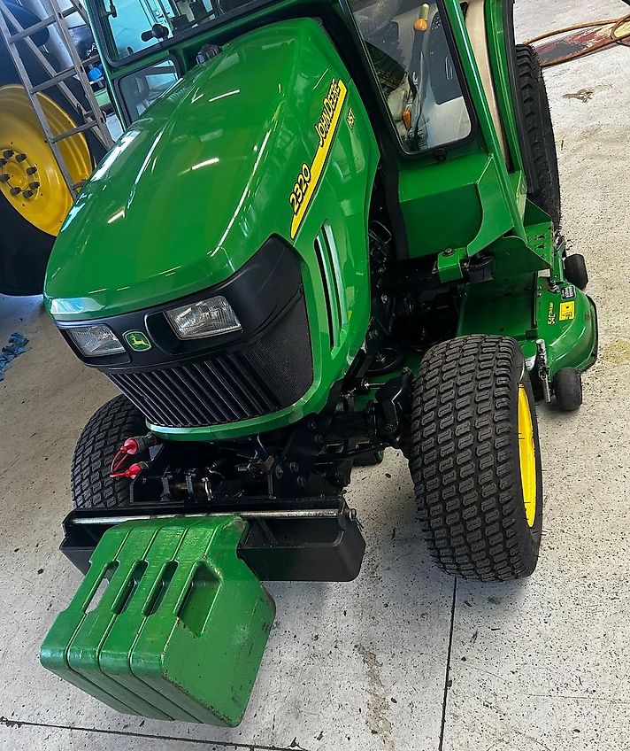 John Deere 2320