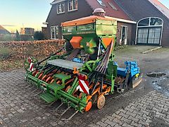 Amazone Rabe corvus met Amazone ADP 303 special zaaimachine