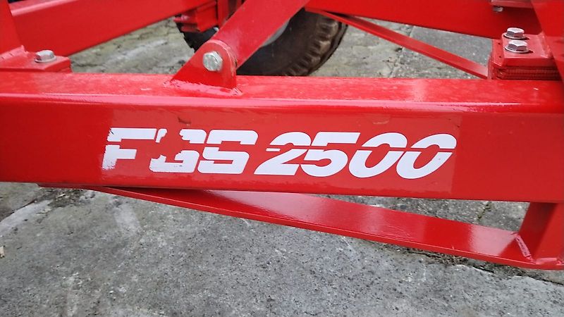 Rauch Rauch Aero 1212 bis 1224 Pneumatikstreuer Fahrgestell für Düngerstreuer FGS2500 EBE 25 Km/h zur Enlastung des Schleppers mit Zapfwellenbock & Dreipunktaufnahme des Pneumaticstreuers