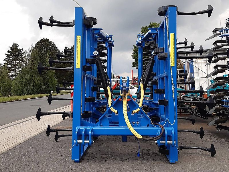 BM Maschinenbau Großfederzinkenegge 5m hydraulisch mit Dachringwalze