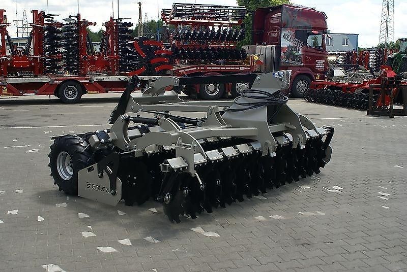 Rolex Scheibenegge / Disc harrow with hydropack and tire roller / Dechaumeur à disques / Erpice a dischi / Дисковая борона с гидропаком и колёсным катком / Agregat talerzowy uprawowy z hydropackiem i wałem oponowym 3 m