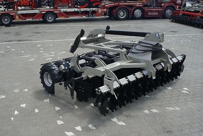 Rolex Scheibenegge / Disc harrow with hydropack and tire roller / Dechaumeur à disques / Erpice a dischi / Дисковая борона с гидропаком и колёсным катком / Agregat talerzowy uprawowy z hydropackiem i wałem oponowym 3 m