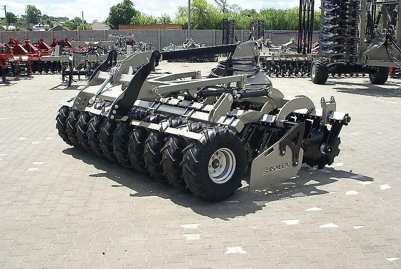 Rolex Scheibenegge / Disc harrow with hydropack and tire roller / Dechaumeur à disques / Erpice a dischi / Дисковая борона с гидропаком и колёсным катком / Agregat talerzowy uprawowy z hydropackiem i wałem oponowym 3 m
