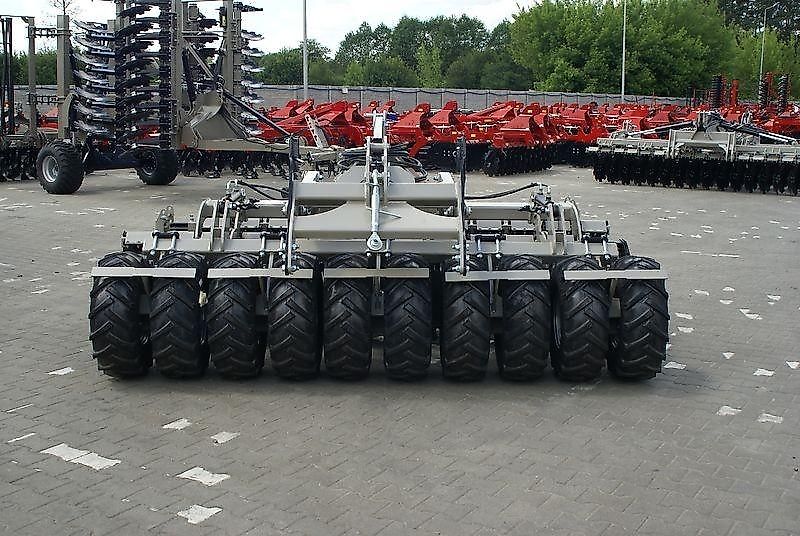 Rolex Scheibenegge / Disc harrow with hydropack and tire roller / Dechaumeur à disques / Erpice a dischi / Дисковая борона с гидропаком и колёсным катком / Agregat talerzowy uprawowy z hydropackiem i wałem oponowym 3 m