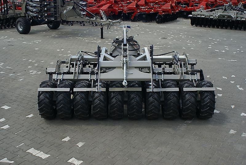 Rolex Scheibenegge / Disc harrow with hydropack and tire roller / Dechaumeur à disques / Erpice a dischi / Дисковая борона с гидропаком и колёсным катком / Agregat talerzowy uprawowy z hydropackiem i wałem oponowym 3 m