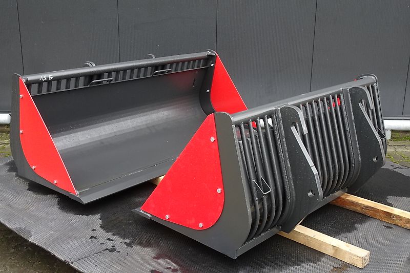 Hofstede Puinbak stenenbak puin tegel spijlen stenen bak met model Giant of Weidemann aankoppeling