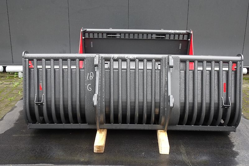 Hofstede Puinbak stenenbak puin tegel spijlen stenen bak met model Giant of Weidemann aankoppeling